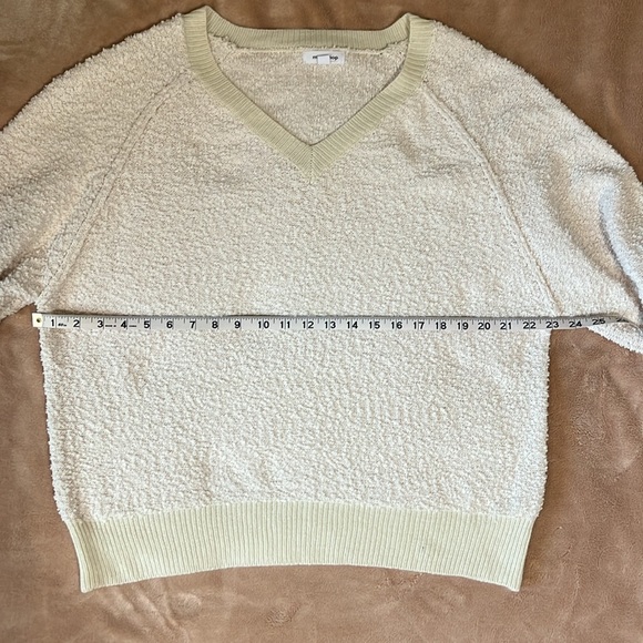 Cream light weight sweater - Picture 9 of 10